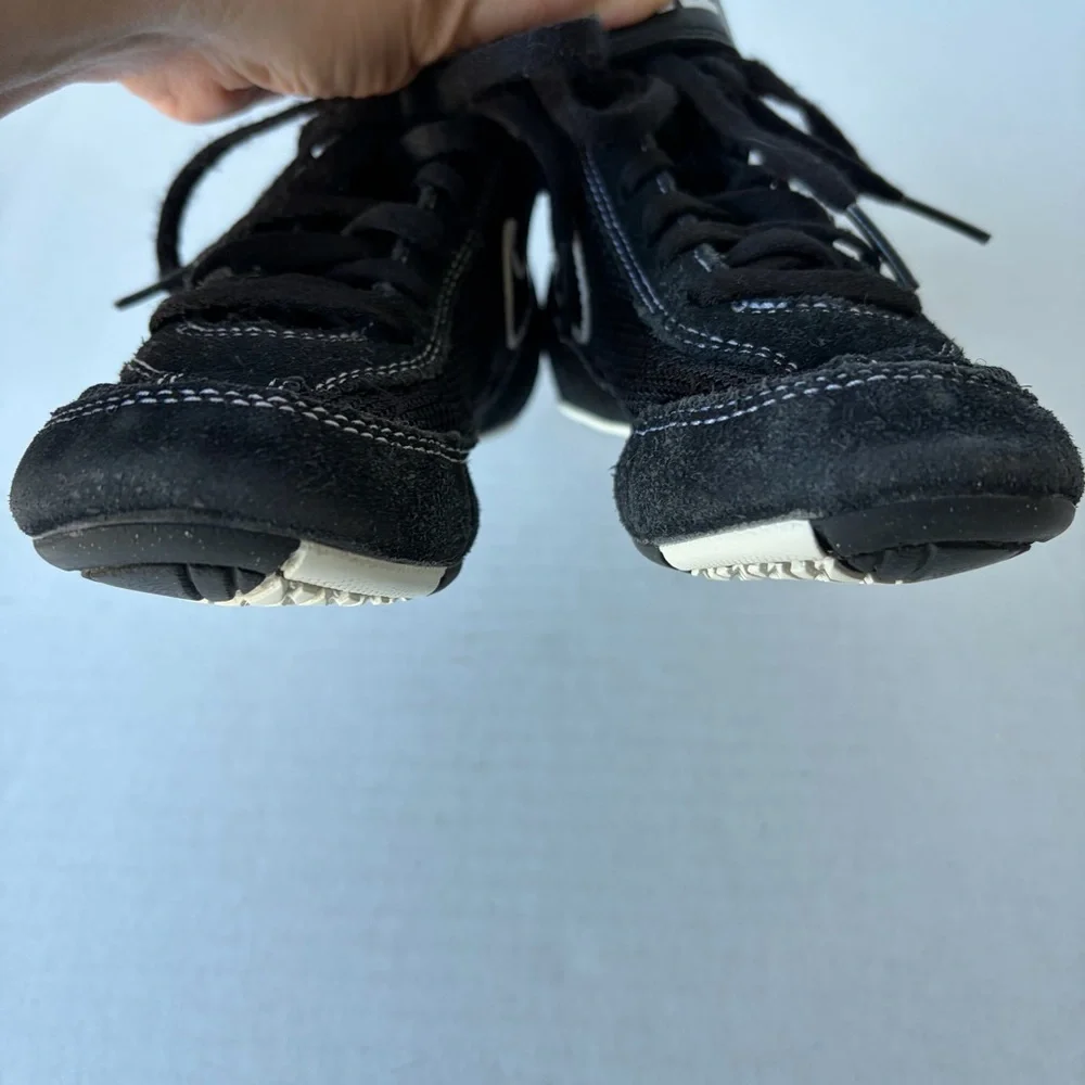 Nike Kids Wrestling Shoes Black‎ High-Top Suede with White Swoosh Size 1 Youth